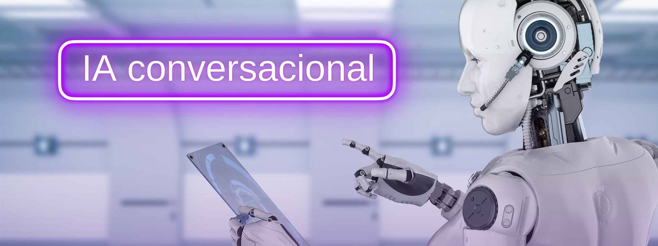 IA Conversacional Imagen de un robot humanoide con un auricular y una pantalla digital en la mano, dando algún tipo de soporte en línea. Al lado izquierdo un cartel que dice IA conversacional. Fondo blanco difuminado de una oficina.